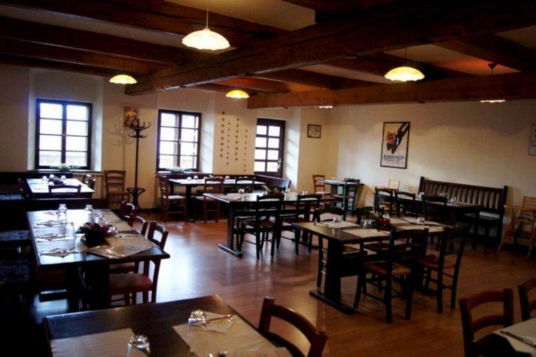 Penzion Pizzeria 泰尔奇 外观 照片