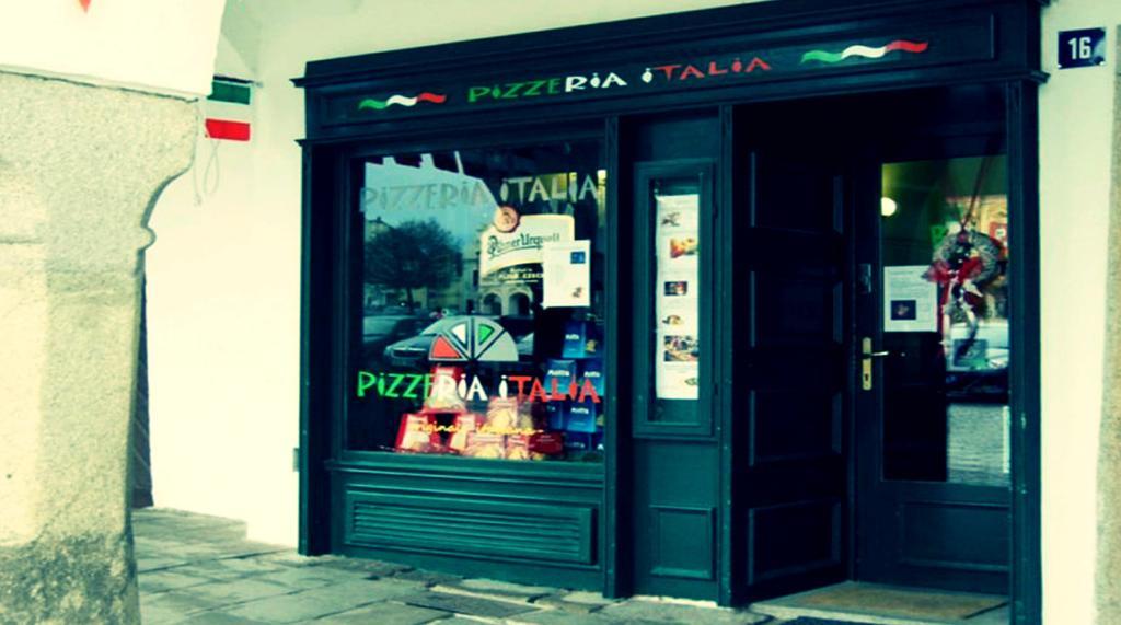 Penzion Pizzeria 泰尔奇 外观 照片